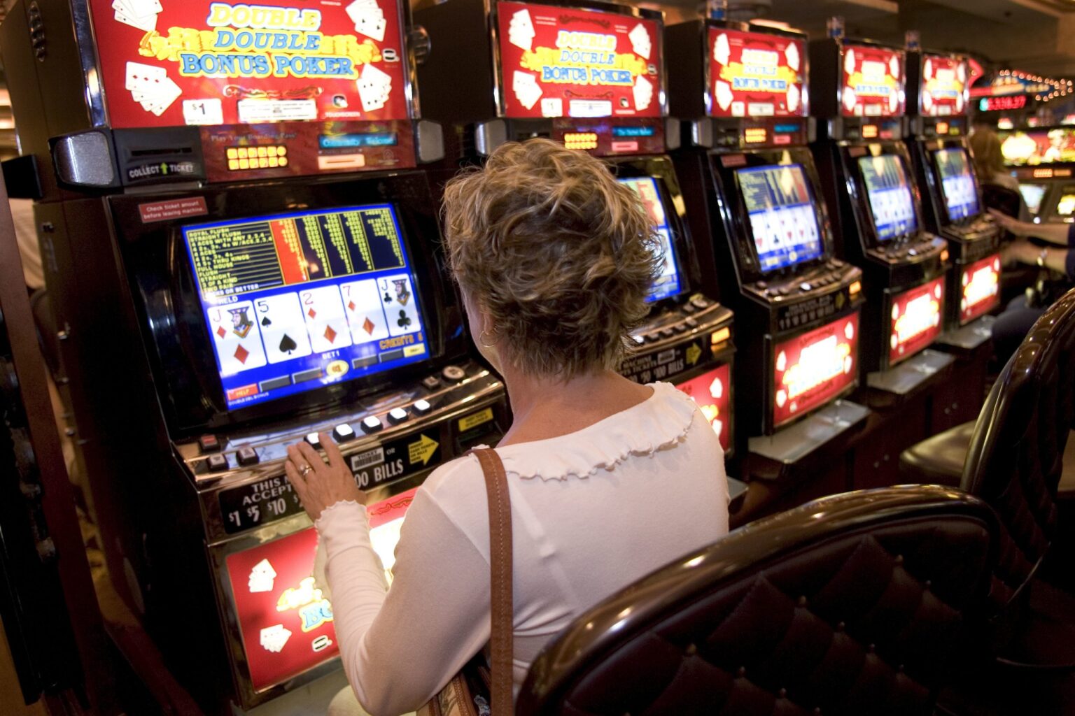 How To Win At Win88 Video Slot Sites – Tips For Playing Video Poker Machines
