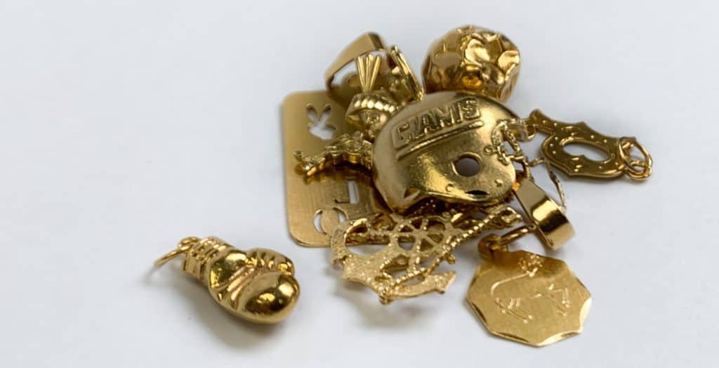 Pros and Cons of Pawning Gold Jewellery