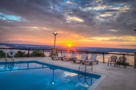 Top Reasons to Pick Resort Hotels Guntersville AL When Planning a Surprise for Your Spouse